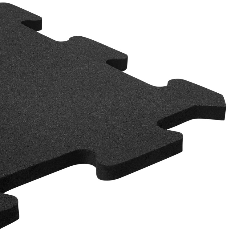 Zbliżenie na narożnik i ząbki maty puzzle Elevate 50x50 cm – precyzja łączenia
