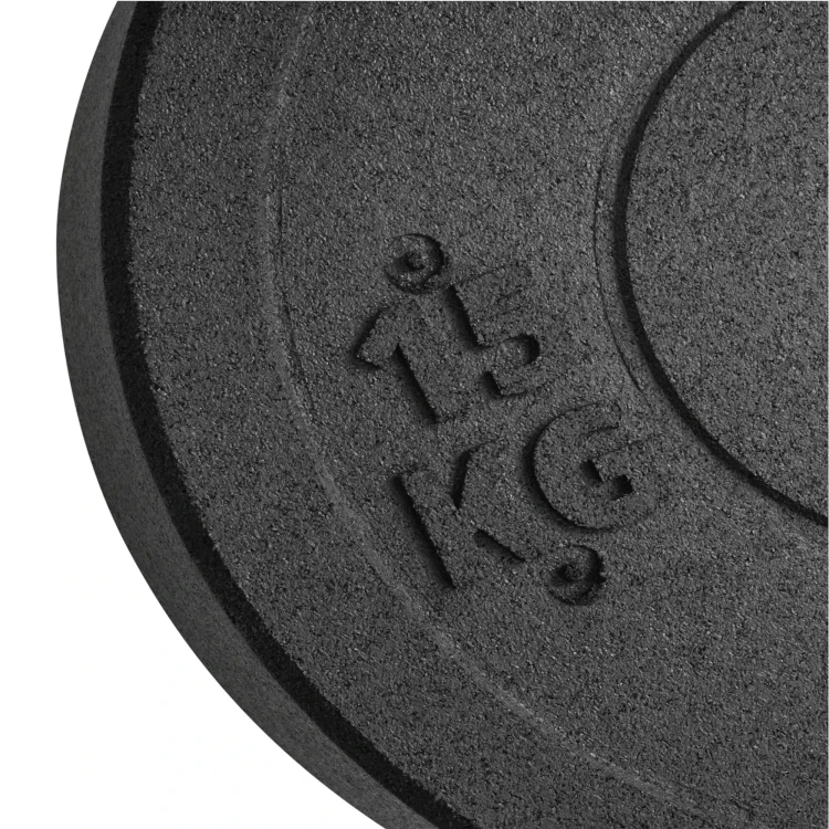 obciazenie-olimpijskie-bumper-essential-15kg-detal-oznaczenia-wagi-makro.webp