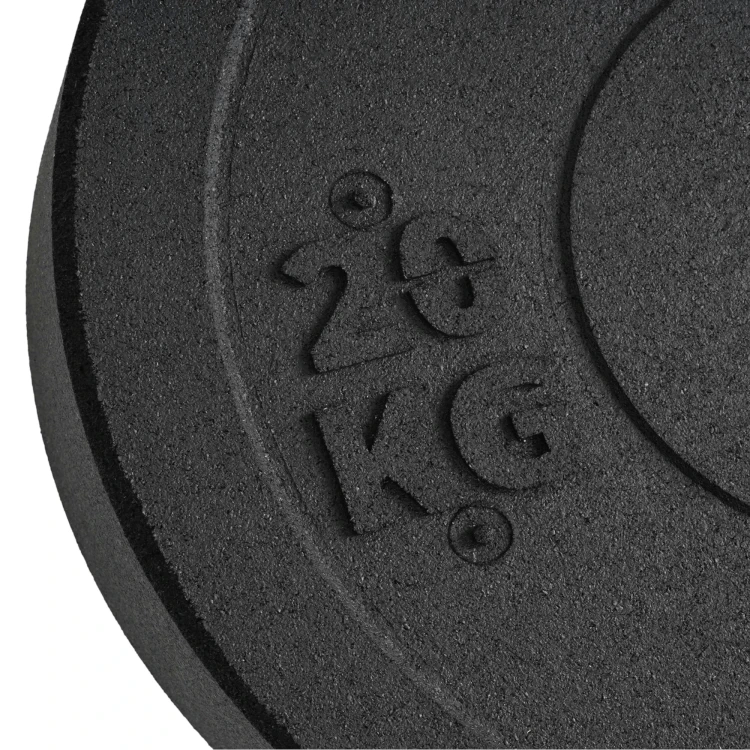obciazenie-olimpijskie-bumper-essential-20kg-detal-oznaczenia-wagi-makro.webp