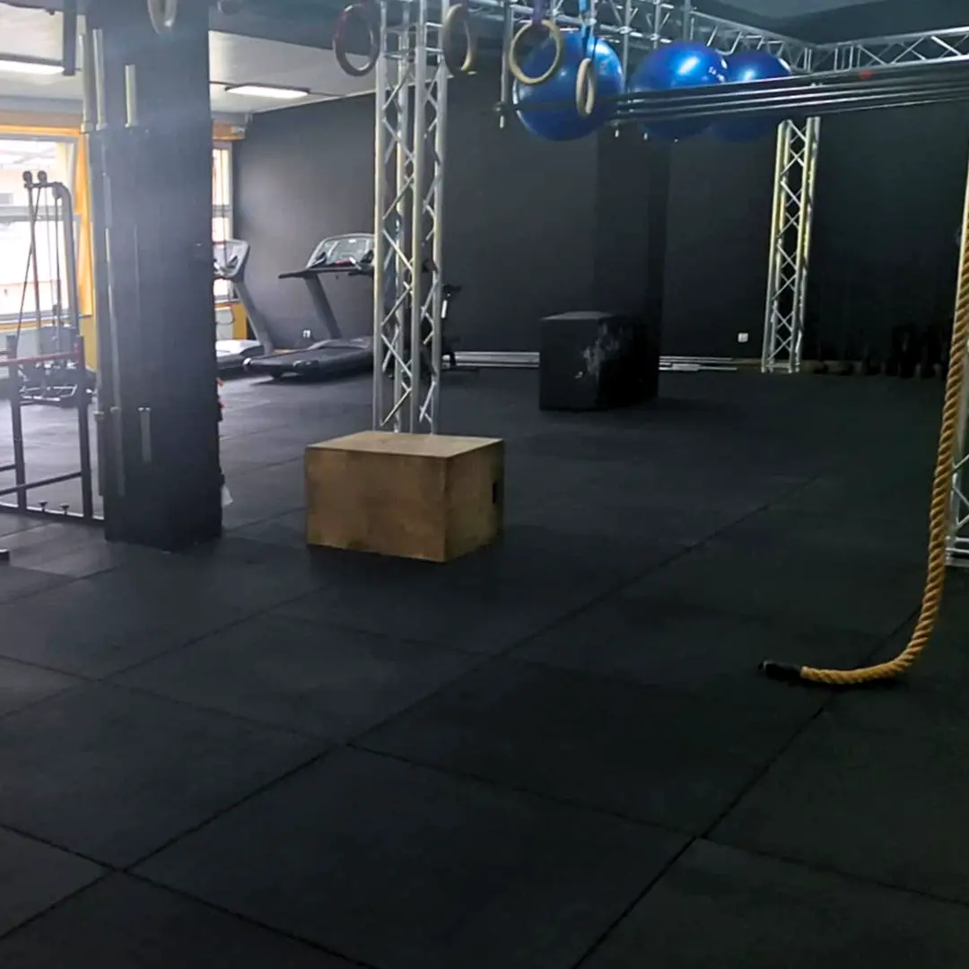 Realizacja Elevate - maty Antishock w siłowni na piętrze