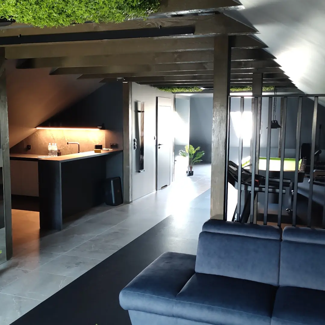 Siłownia i strefa rozrywki na strychu - realizacja 130 m2