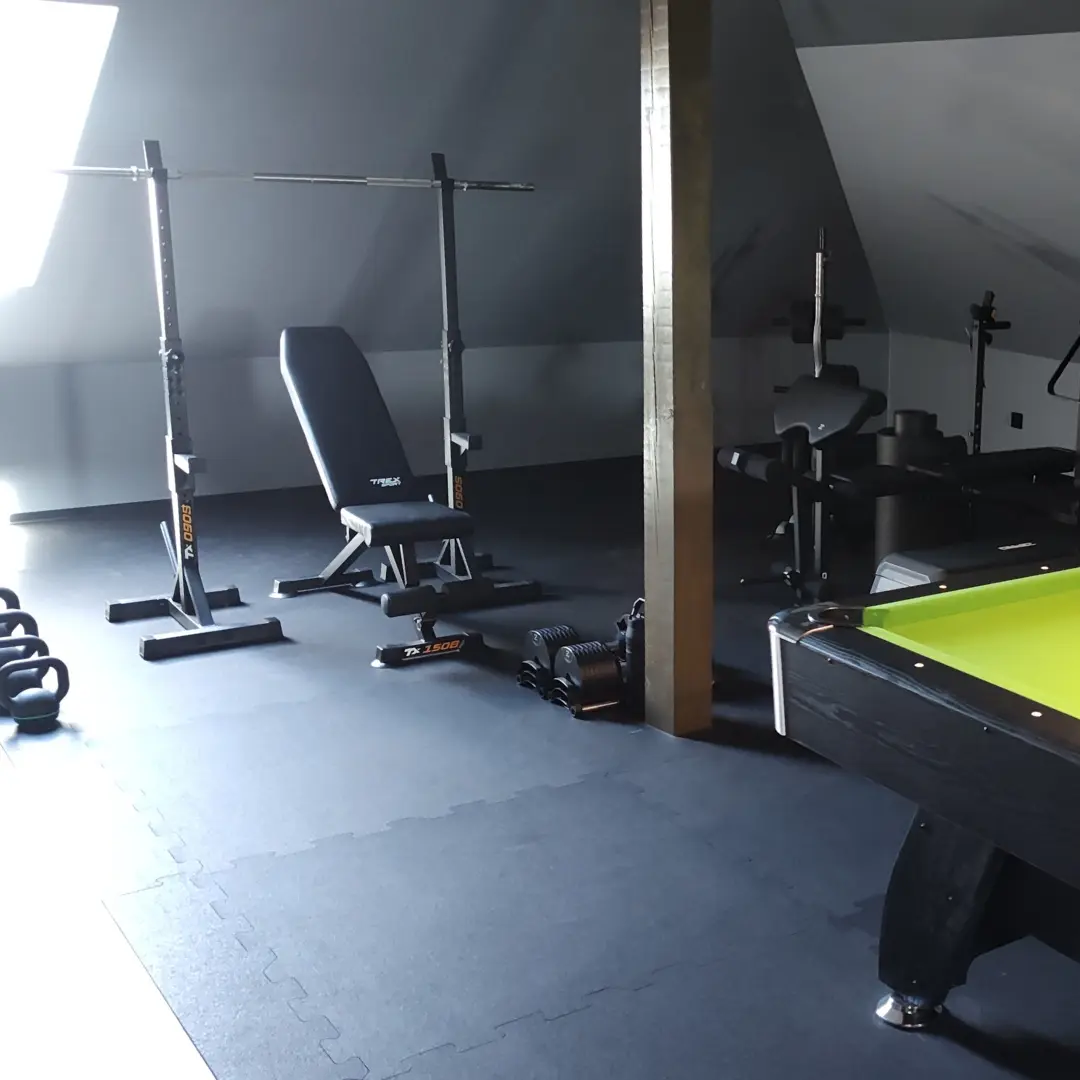 Siłownia i strefa rozrywki na strychu - realizacja 130 m2