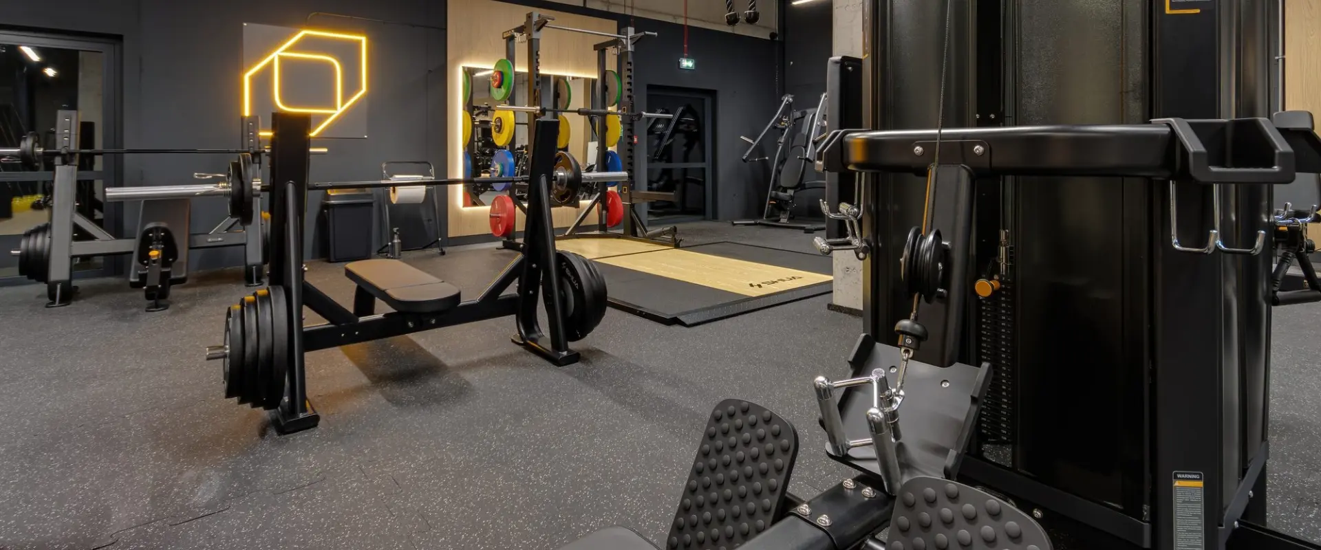 Wibroizolacja i bezpieczeństwo ppoż. w siłowni bezobsługowej 24/7. Corner Gym Kraków